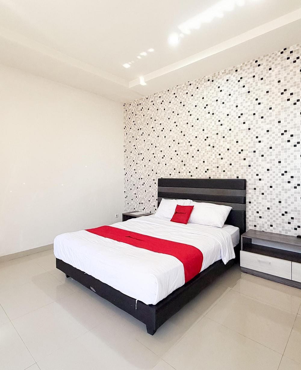 RedDoorz Deluxe Room