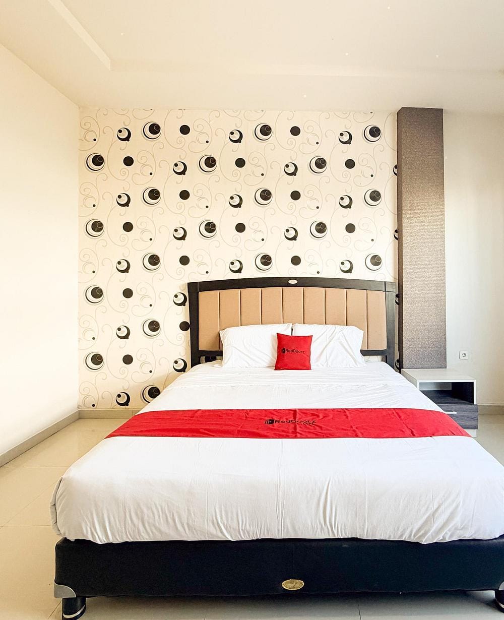 RedDoorz Superior Room