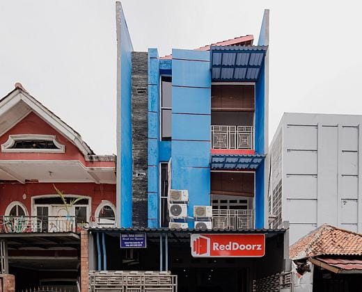 RedDoorz near Palmerah Station