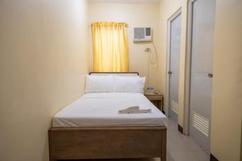 RedDoorz at Perpetual Tanguile Travellers Inn
