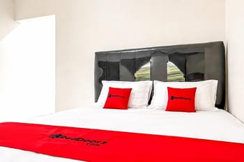 RedDoorz @ Villa Erbysa Pantai Karangpapak Garut