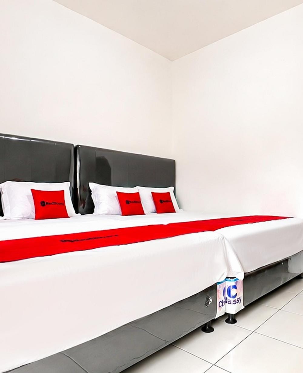 RedDoorz Family Room