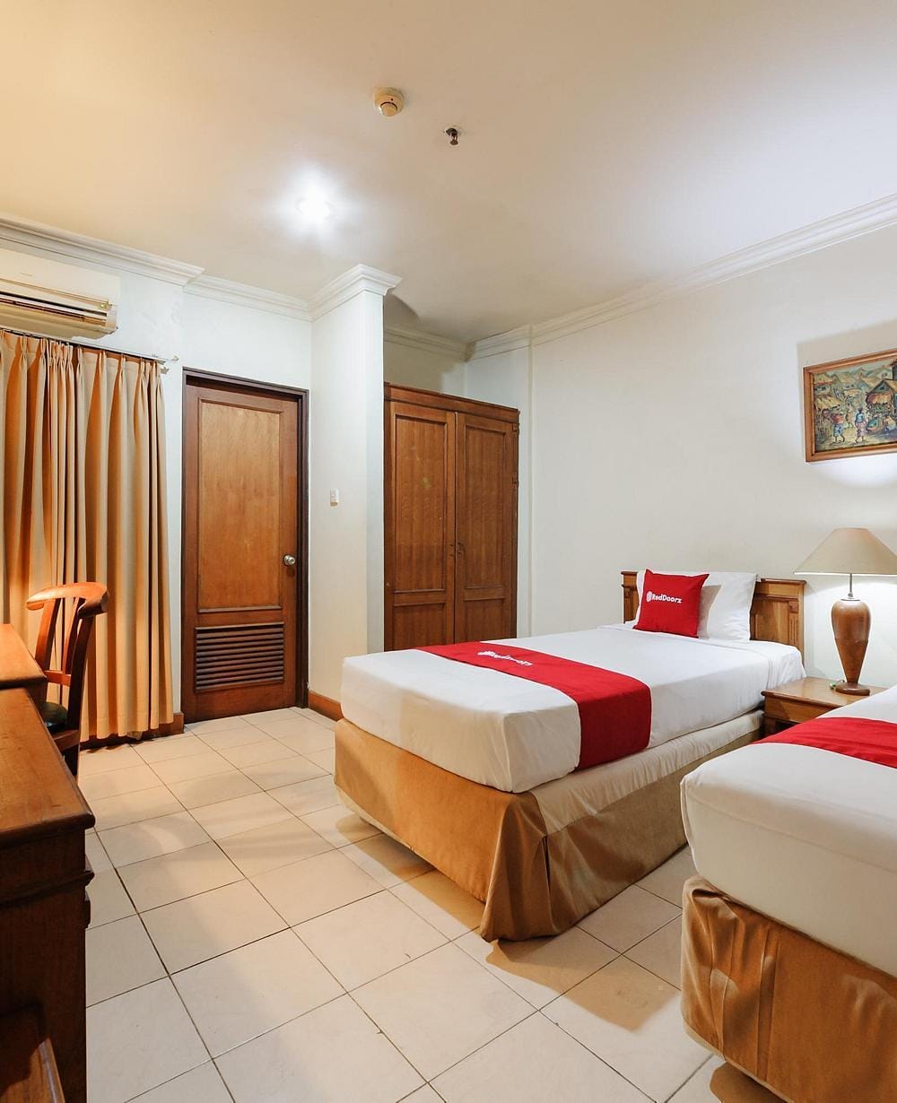 RedDoorz Superior Twin Room
