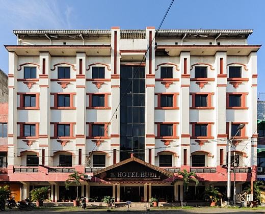 RedDoorz Hotel Budi near Palembang Indah Mall
