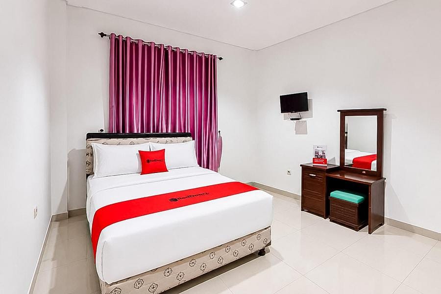 RedDoorz @ Residence Bintaro