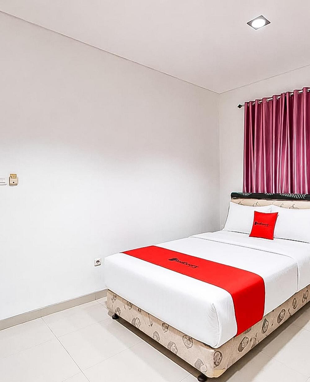 RedDoorz Deluxe Room