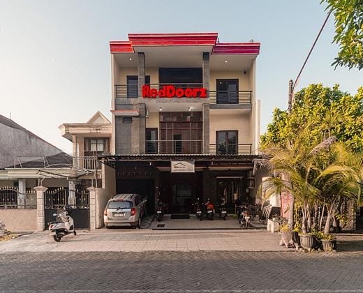 RedDoorz Syariah @ Ketintang Surabaya 