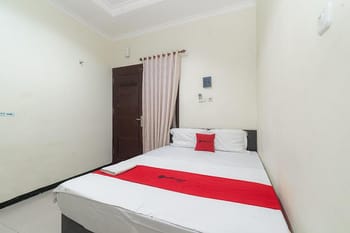 RedDoorz Syariah @ Ketintang Surabaya 