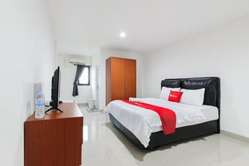 RedDoorz Near Palembang Trade Center 3