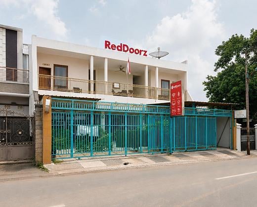 RedDoorz near Cipinang Indah Mall