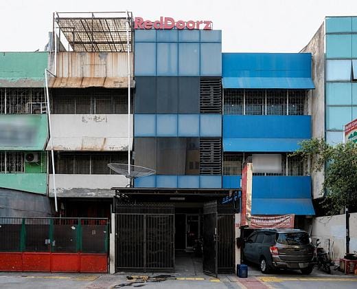 RedDoorz @ Jalan Biak Roxy Jakarta