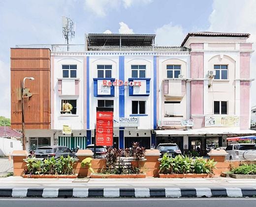 RedDoorz near Palembang Square Mall 2
