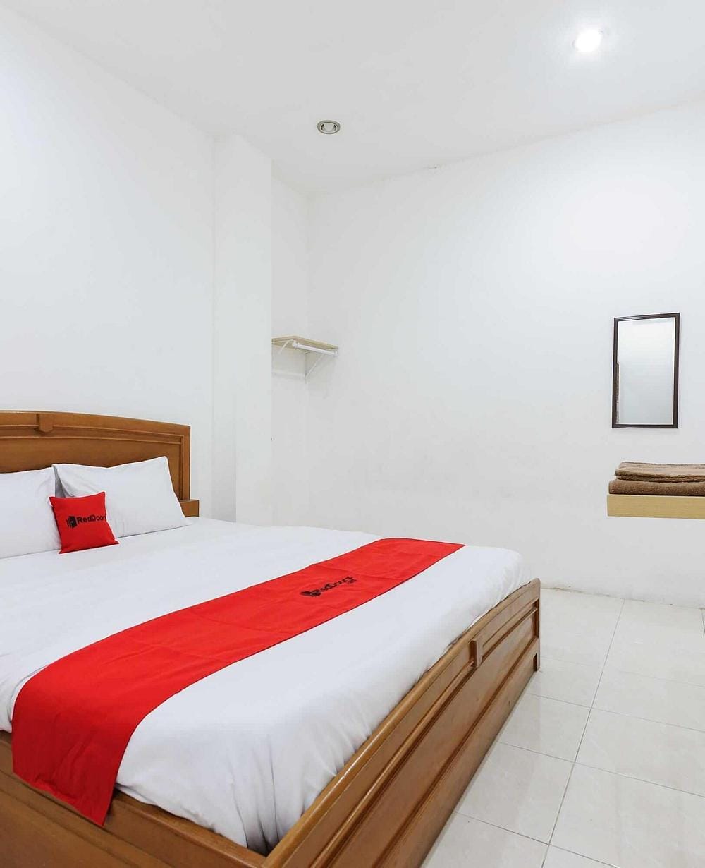 RedDoorz Deluxe Room