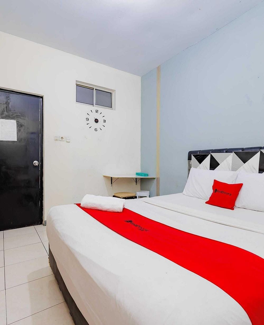 RedDoorz Deluxe Room