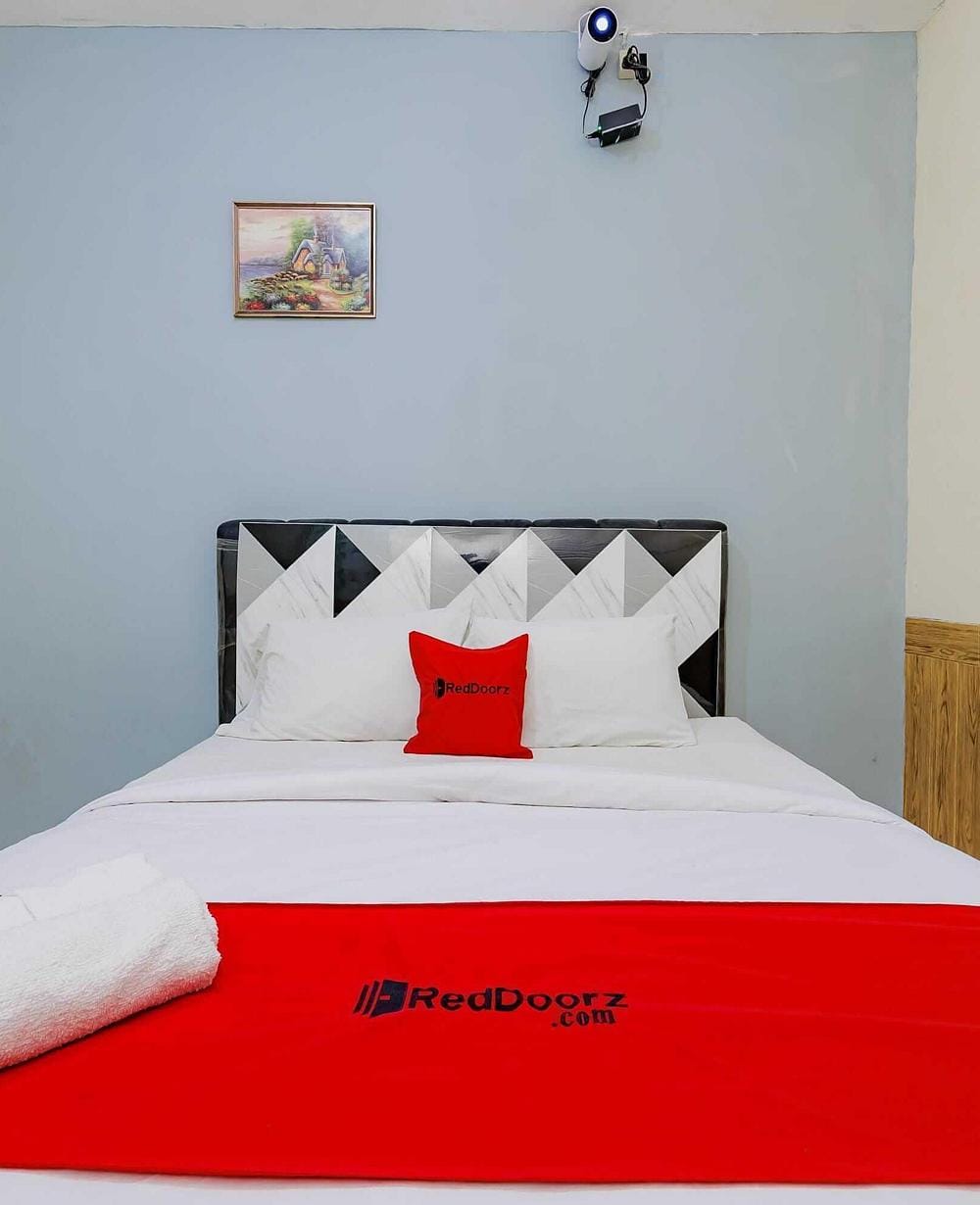 RedDoorz Superior Room