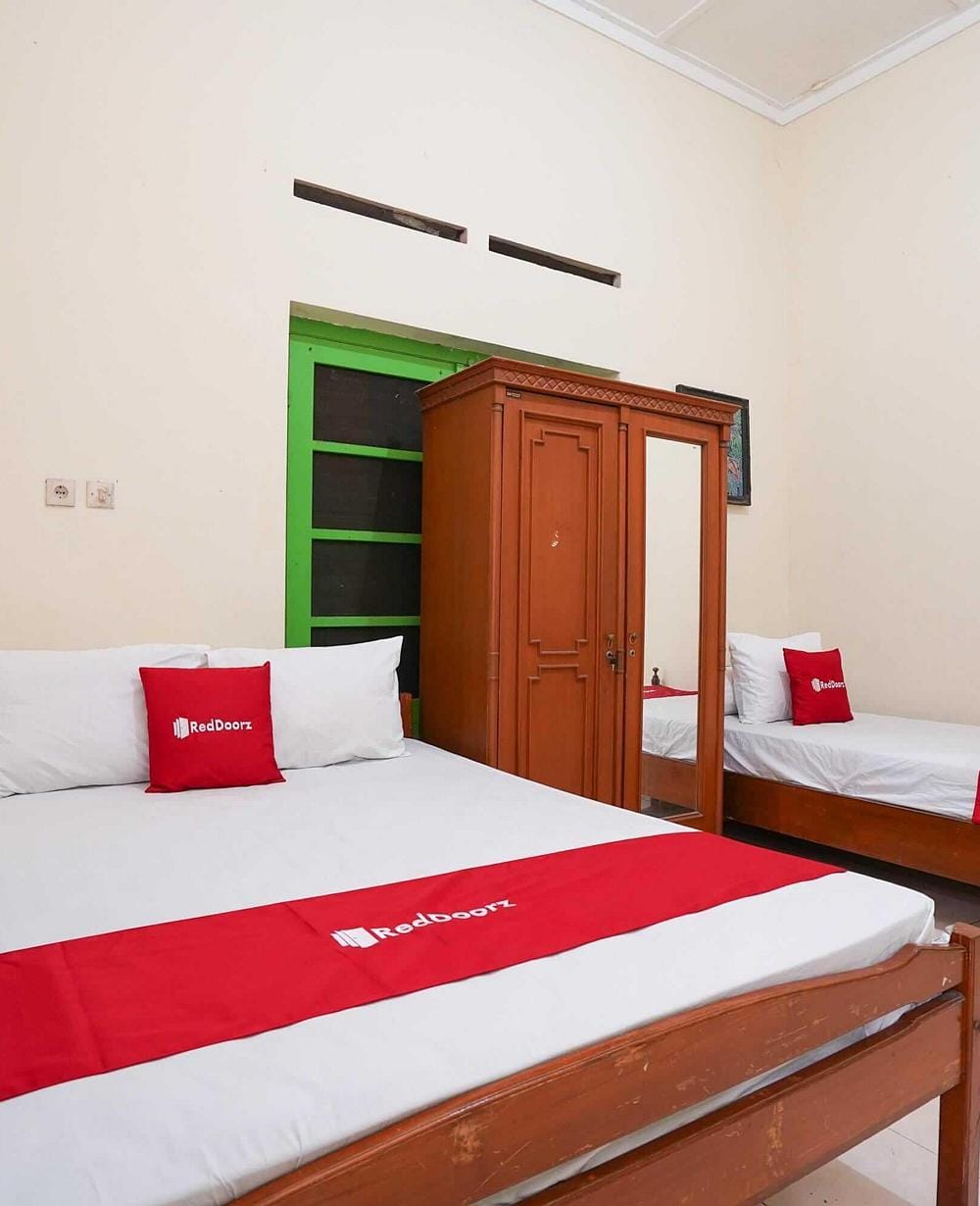 RedDoorz Family Room
