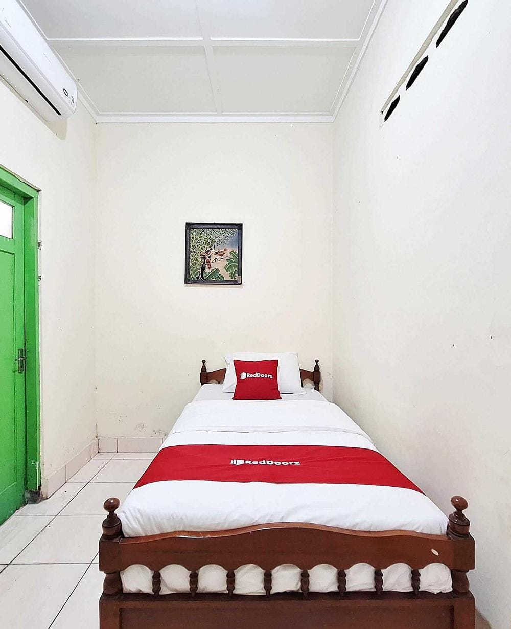 RedDoorz Single Room