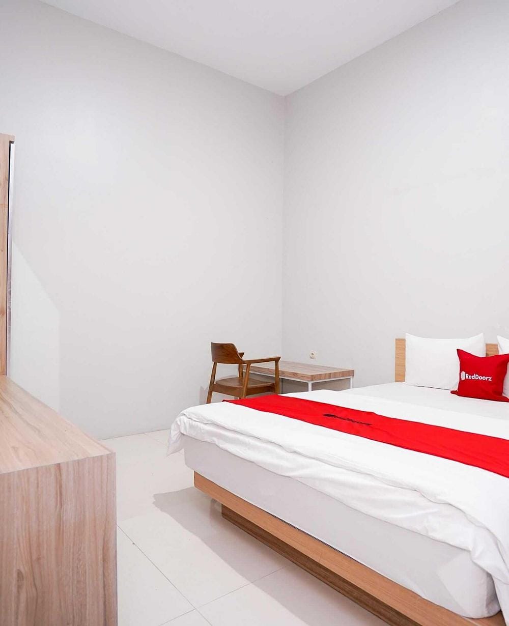 RedDoorz Deluxe Room