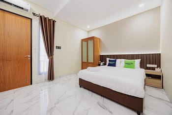 Urbanview Hotel Syariah Viero Condet