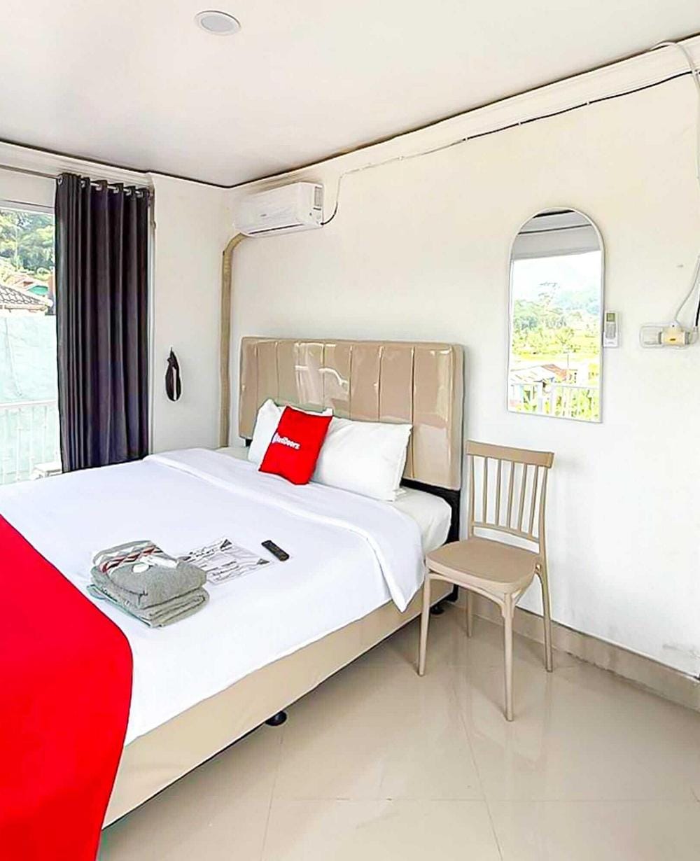 RedDoorz Suite