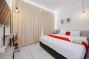 RedDoorz near Mangga Dua Mall