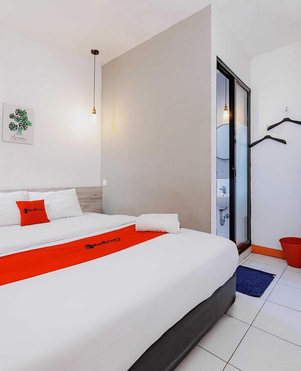 RedDoorz Deluxe Room