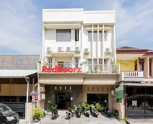 RedDoorz @ Raya Ngagel 2