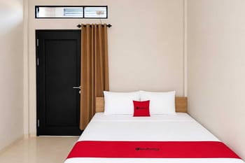 RedDoorz near Alun Alun Tulungagung 2