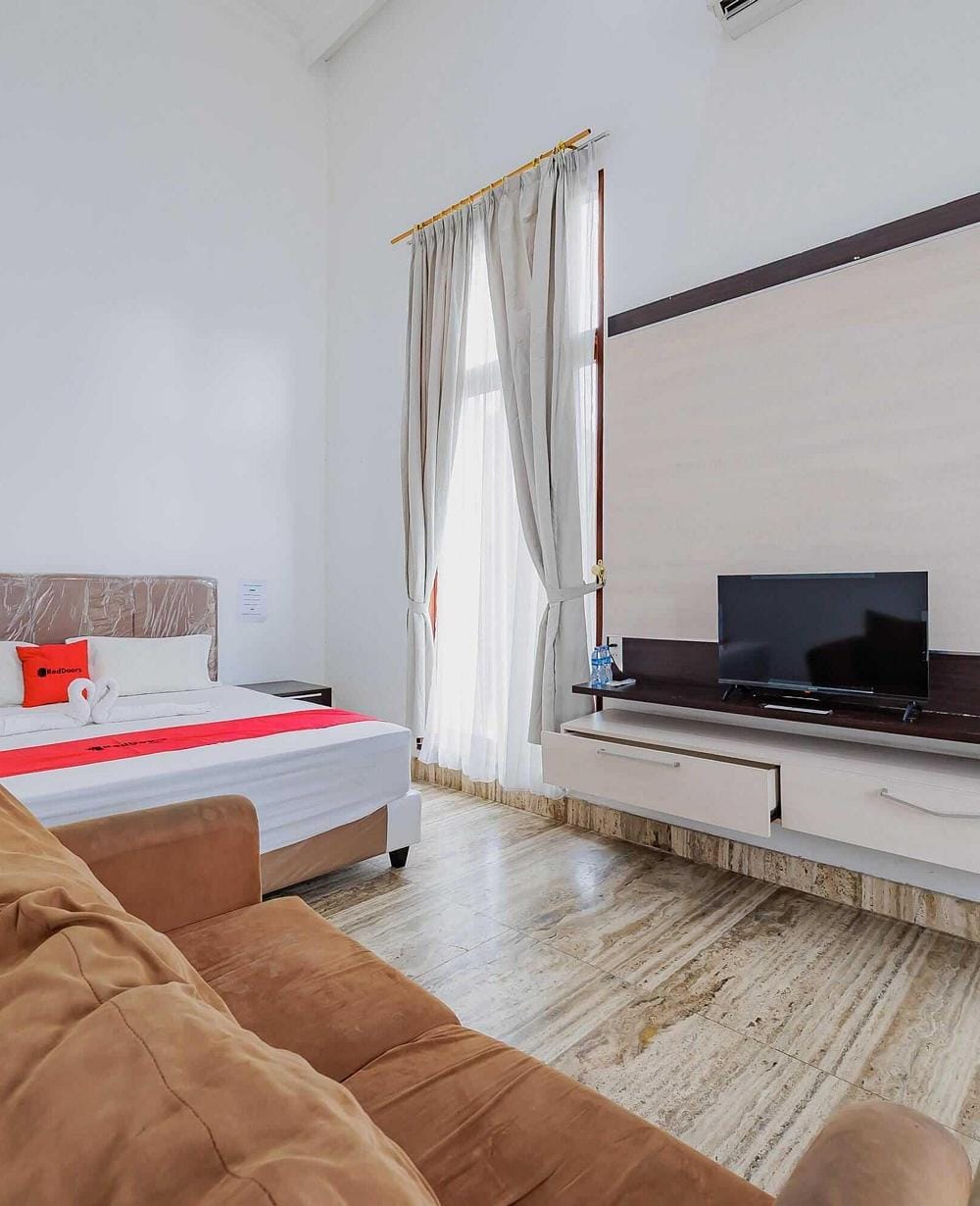 RedDoorz Suite