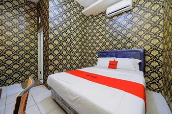 RedDoorz Plus near ITC Cempaka Mas 2