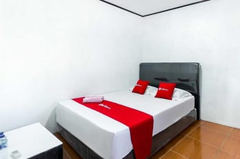 RedDoorz near Pantai Ujung Genteng 2