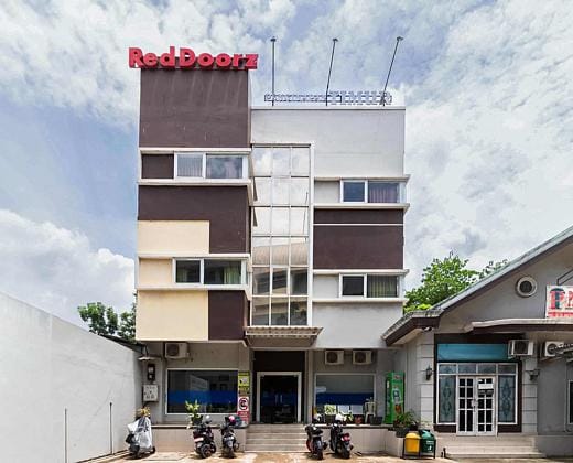 RedDoorz Plus near Palembang Airport 3