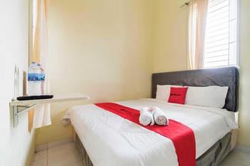 RedDoorz near Opi Mall Palembang 2