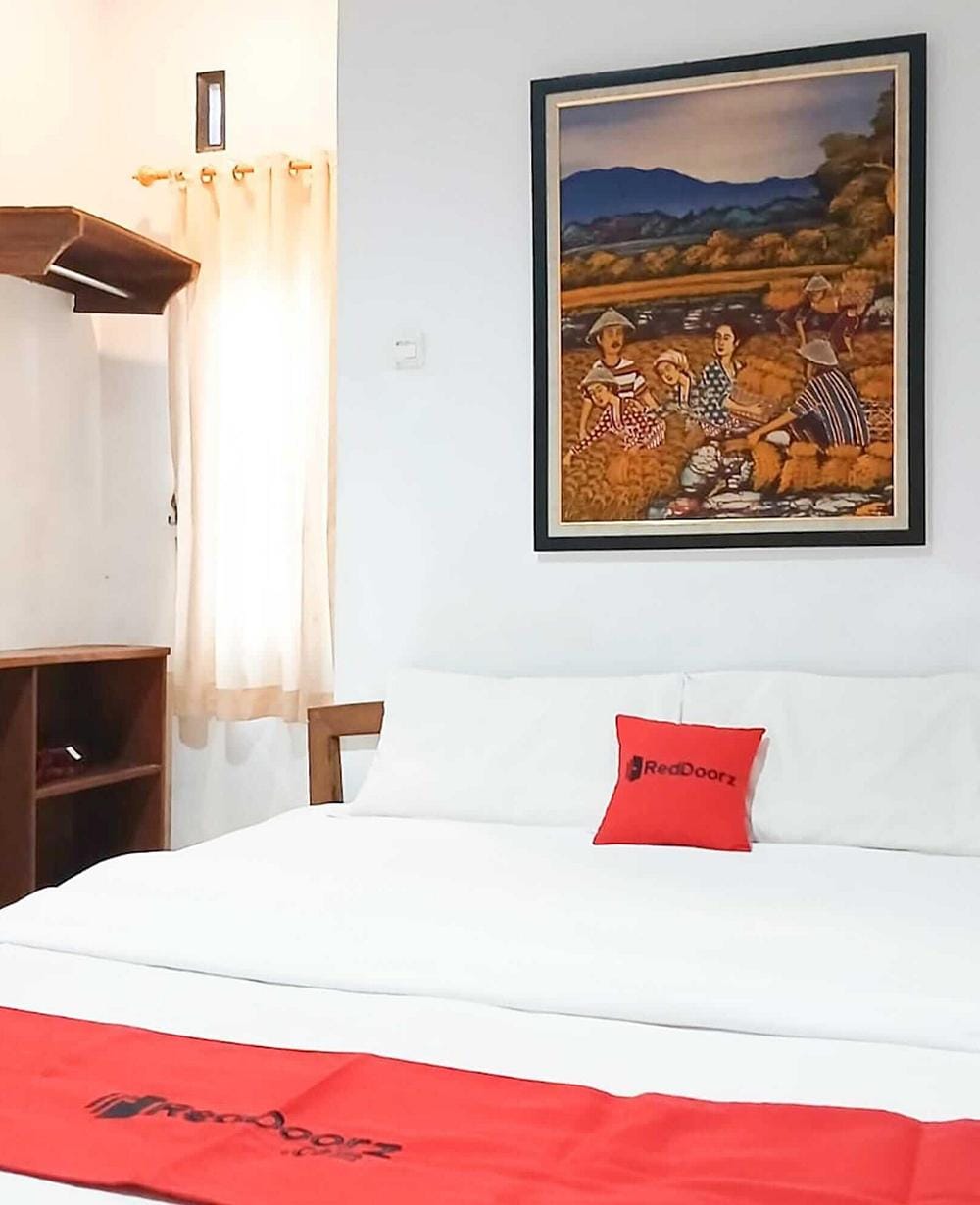 RedDoorz Room