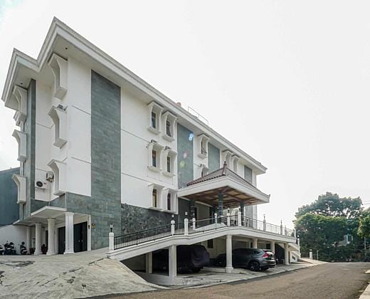 RedDoorz Plus near Universitas Maranatha Bandung 2