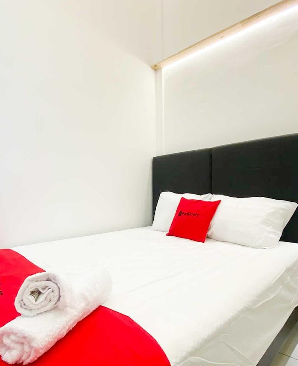 RedDoorz Room