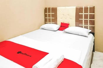 RedDoorz near Pantai Indah Sialang Buah