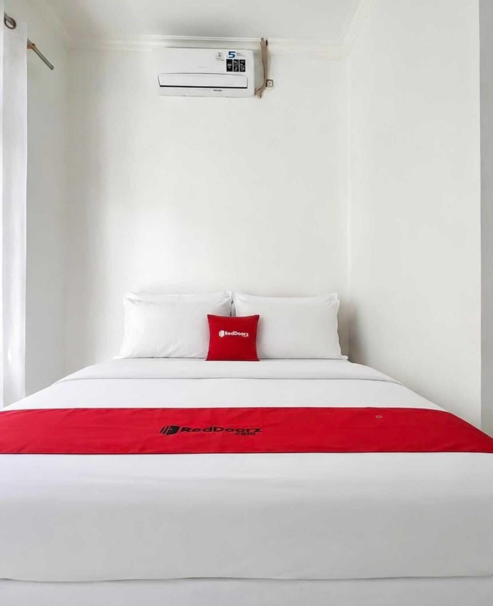 RedDoorz Room