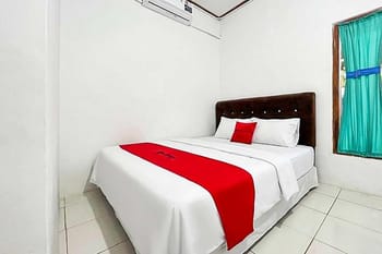 RedDoorz @ Penginapan Riansah Ujunggenteng Sukabumi