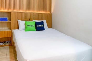 Urbanview Hotel Get Inn Botania Batam