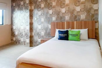 Urbanview Hotel Get Inn Botania Batam