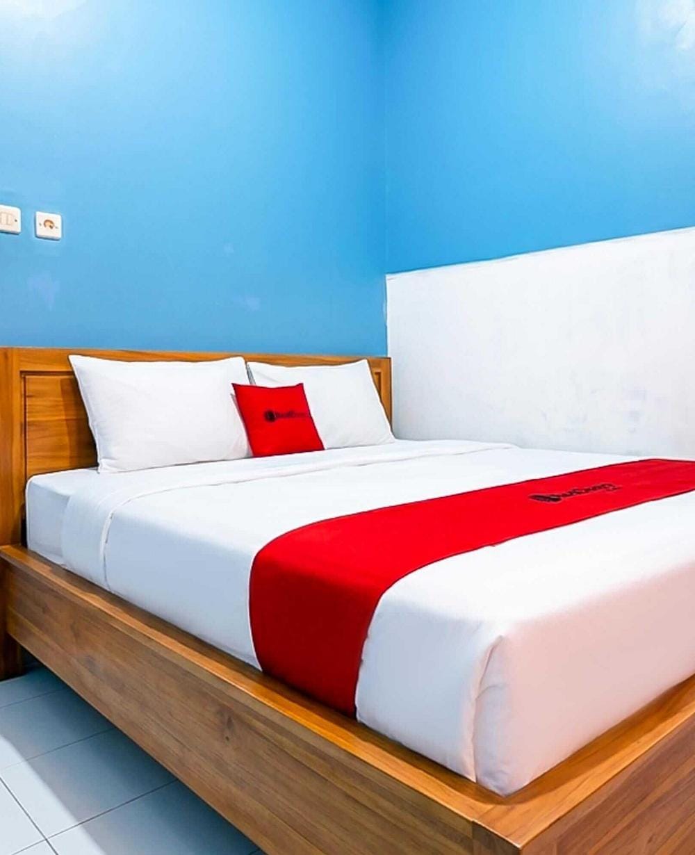 RedDoorz Deluxe Room