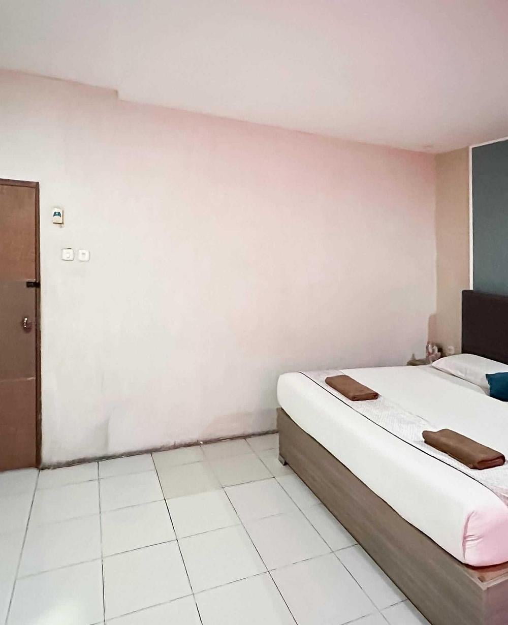 SALE Room