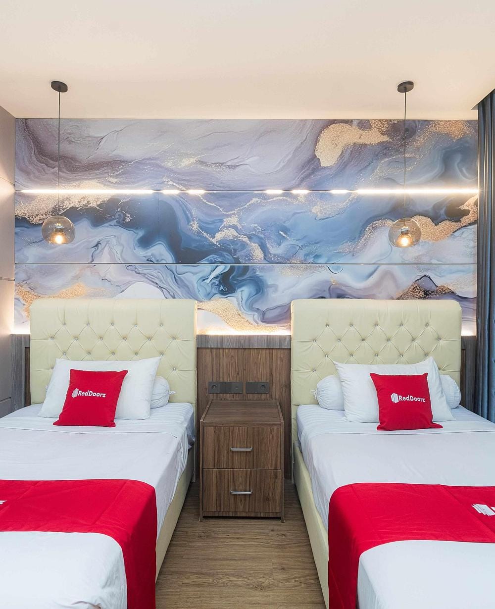 RedDoorz Deluxe Twin Room