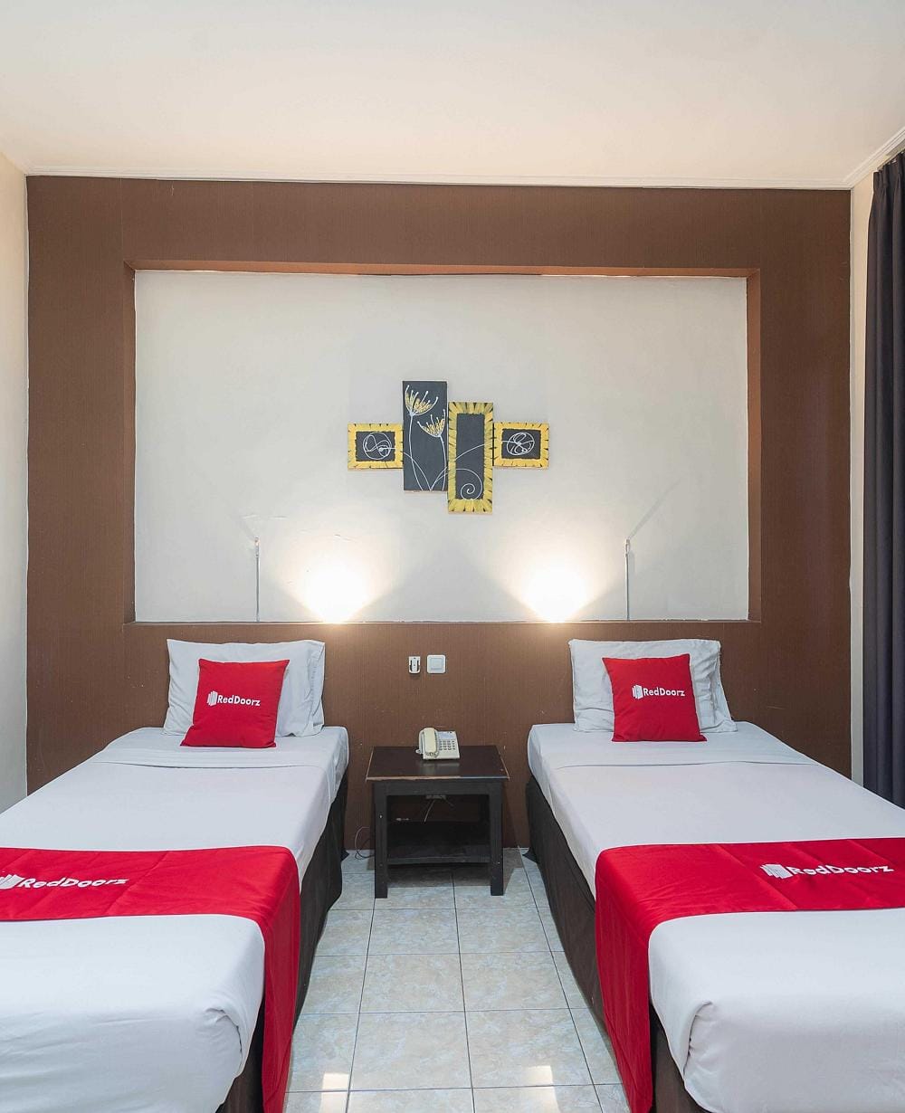 RedDoorz Superior Twin Room