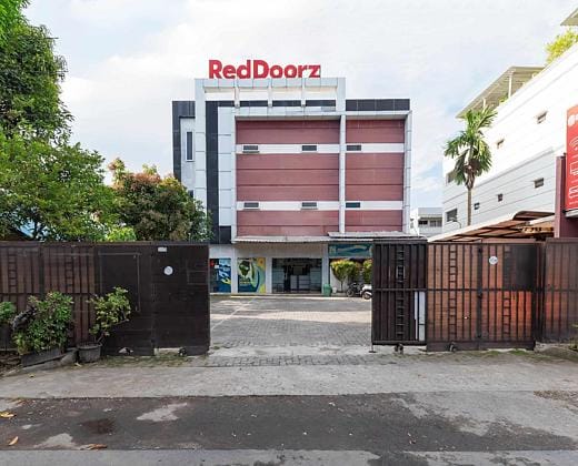 RedDoorz @ Jalan Krakatau Medan