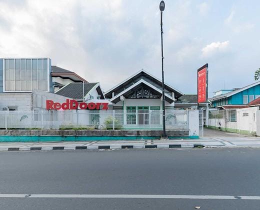 RedDoorz @ Jalan R.E. Martadinata Sukabumi