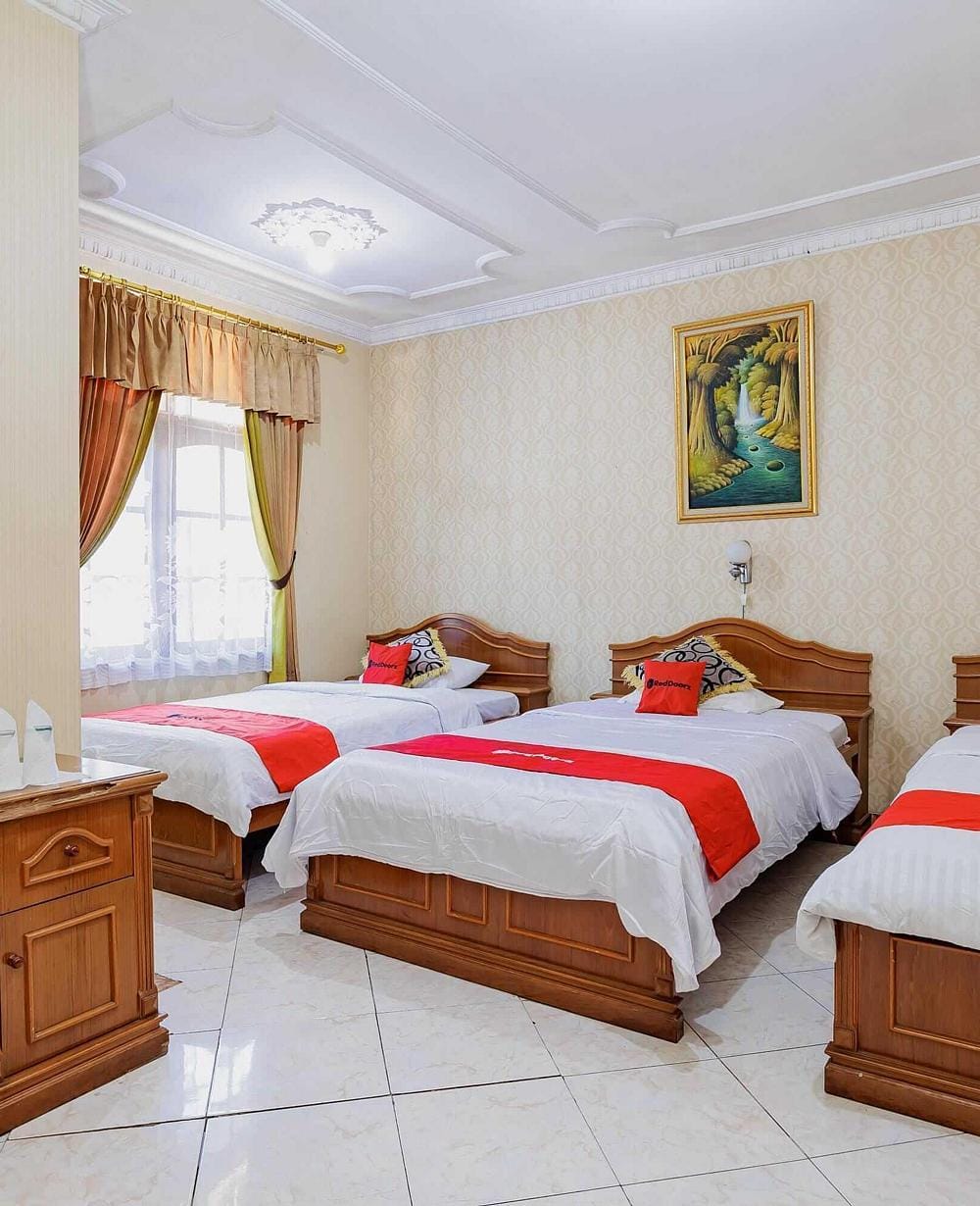 RedDoorz Triple Room