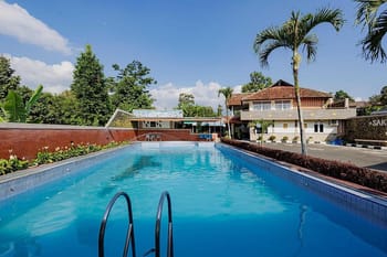 RedDoorz Plus @ Hotel Griya Sakinah Cisarua Puncak