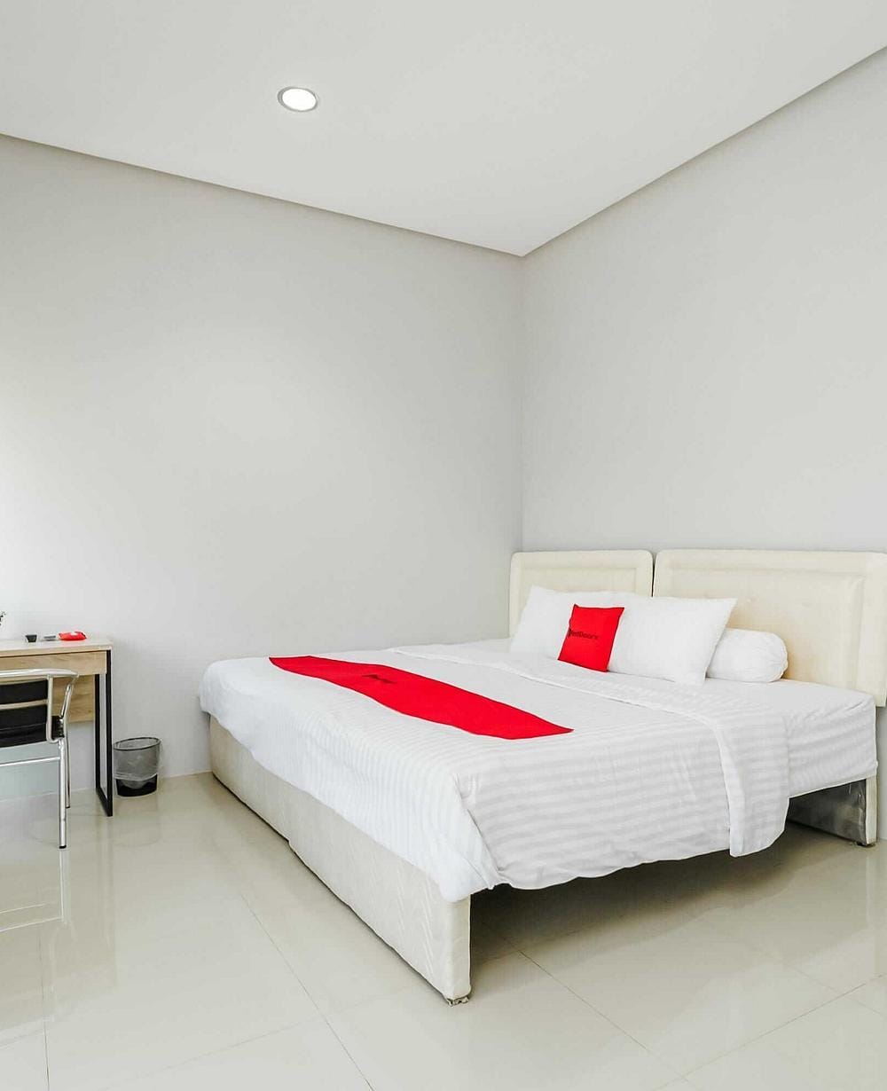 RedDoorz Deluxe Room